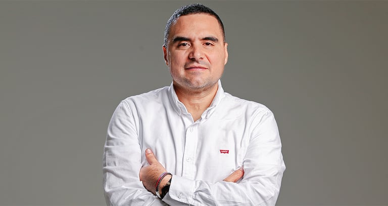 El gobernador de Caquetá, Luis Francisco Ruiz, denuncia persecución del Ministerio de Salud e irregularidades en la Supersalud. Dice tener pruebas de posibles actuaciones ilegales.