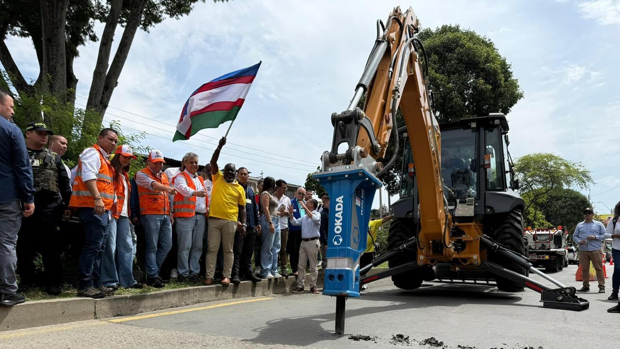 La nueva maquinaria es patrimonio público y fortalecerá la
recuperación vial de Cali