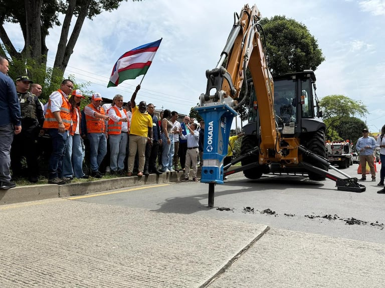 La nueva maquinaria es patrimonio público y fortalecerá la
recuperación vial de Cali