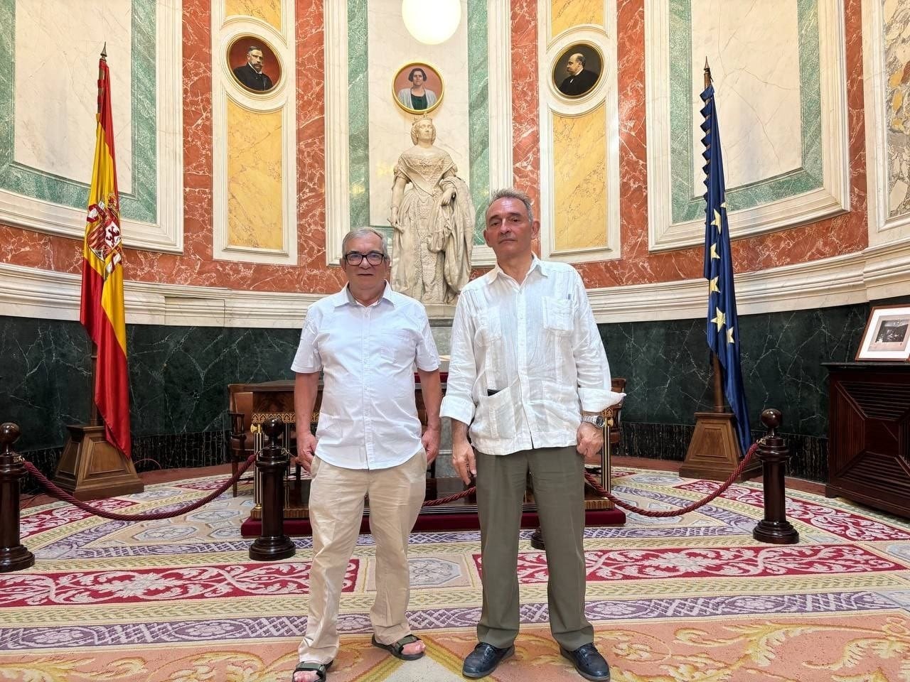 Rodrigo Londoño fue a España tras la invitación de Francisco Pérez Esteban, responsable de Relaciones Internacionales de Izquierda Unida Federal.