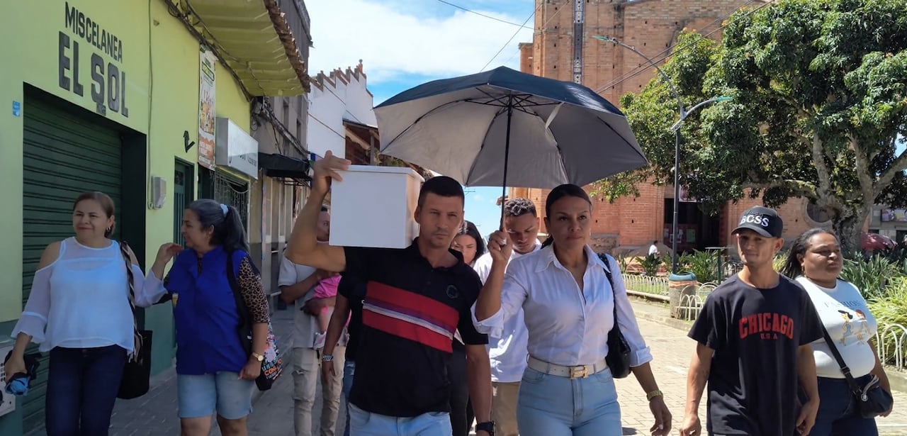 Entrega digna del cuerpo de Cristo José Romero Isaza en el municipio de Yalí, Antioquia.Entrega digna del cuerpo de Cristo José Romero Isaza en el municipio de Yalí, Antioquia.