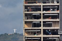 Así va la construcción del búnker de la Fiscalía en Cali, de 14 pisos, comenzó el 1 de junio de 2023. Se espera que esté listo para mayo de 2025. Es un proyecto de renovación urbana que se enmarca en el macro proyecto "Ciudad Paraíso". El proyecto tiene como objetivo centralizar los servicios de la justicia y mejorar la respuesta judicial en la región. Foto Jorge Orozco / El País.