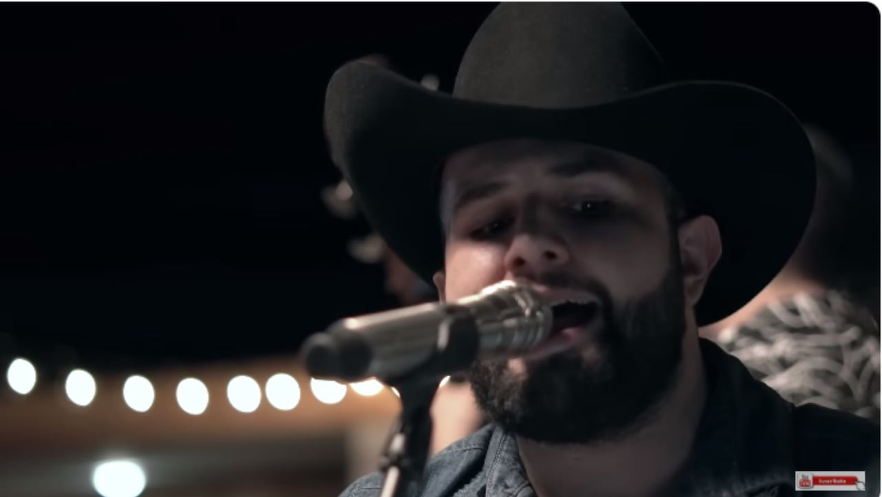 Carin León desató fuerte polémica por sustancia que pidió consumir en pleno concierto