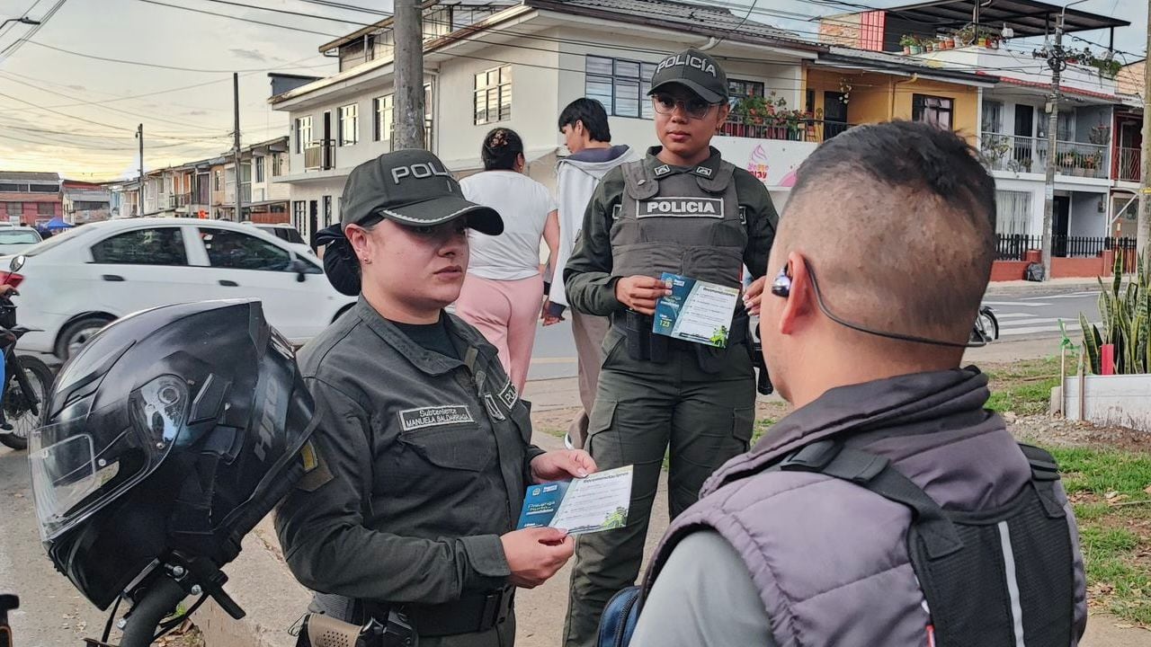 De acuerdo con los uniformados, la estrategia de prevención busca incentivar la denuncia oportuna y reforzar el trabajo conjunto entre comunidad y autoridades frente a los casos de hurto.