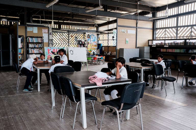 Macedonia, Amazonas. Septiembre 28 de 2024. Dentro del plan de gobierno Plan Nacional de Mejoramiento de Espacios Educativos, el Ministerio de Educación hace entrega de la institución educativa “Francisco de Orellana” en la comunidad indígena de Macedonia en el departamento del Amazonas.
