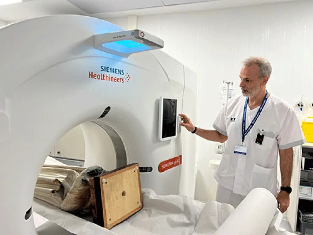 El estudio hecho con la tecnología TAC, sirvió para hacer una evaluación del estado de conversación de la imagen, ya que los especialistas de la Unidad de Diagnóstico por Imagen pudieron hacer el proceso sin generar daños en su integridad física.