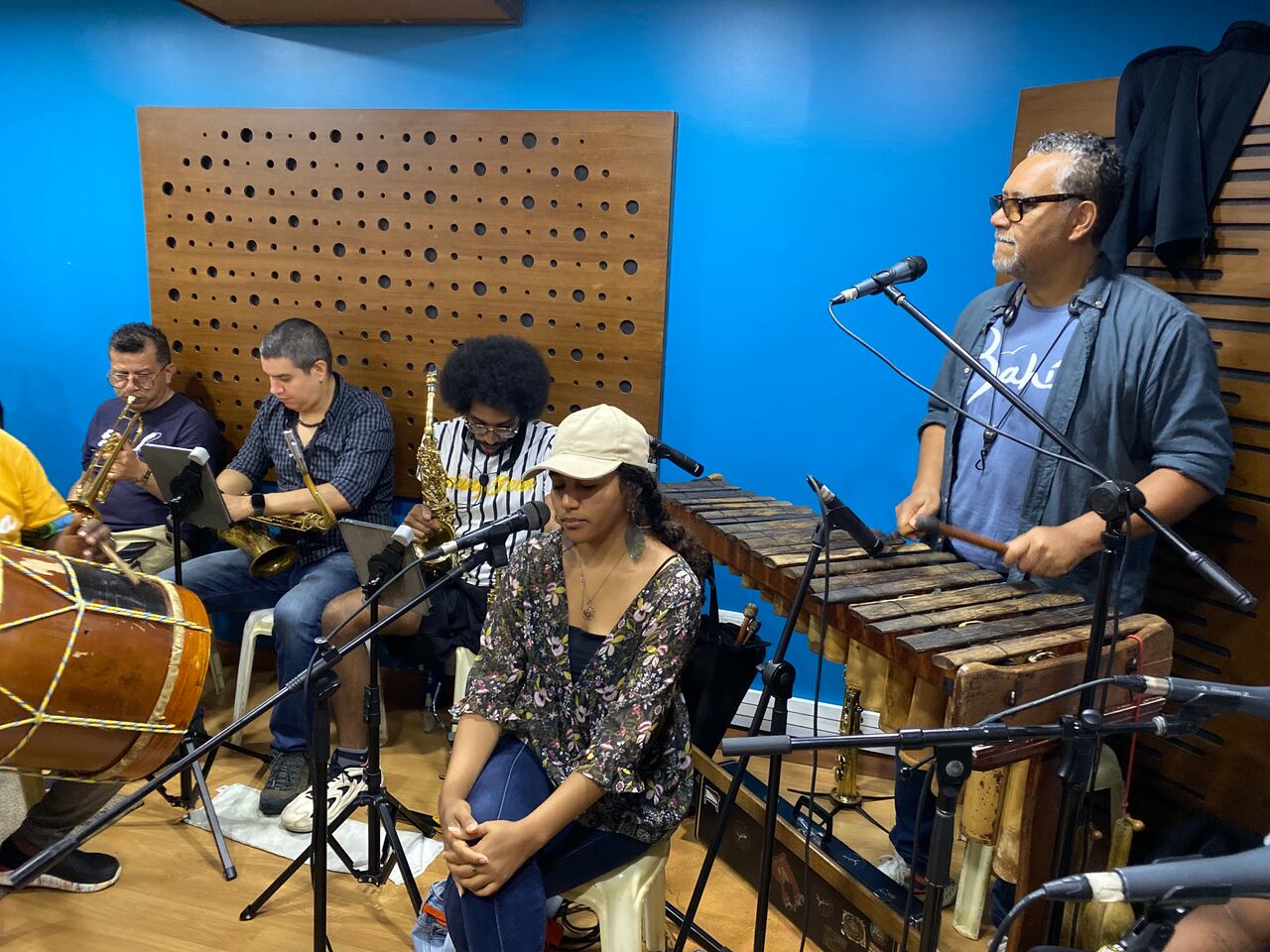 Musico del pacifico Hugo Candelario, Grupo Bahia.