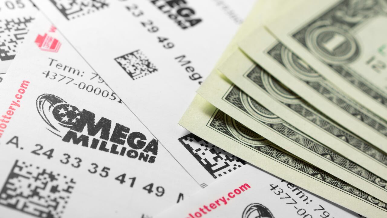 El próximo sorteo de Mega Millions, el 19 de diciembre, presenta un premio mayor de 41 millones de dólares, desencadenando la esperanza y la anticipación entre los jugadores que aspiran a una ganancia significativa.