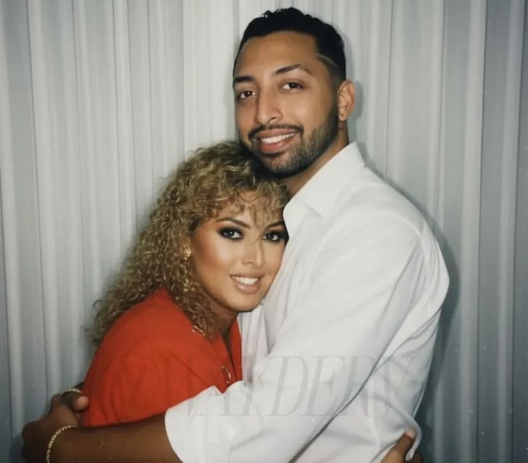 Alex Teherán recordó a su madre, con una fotografía juntos realizada con IA.