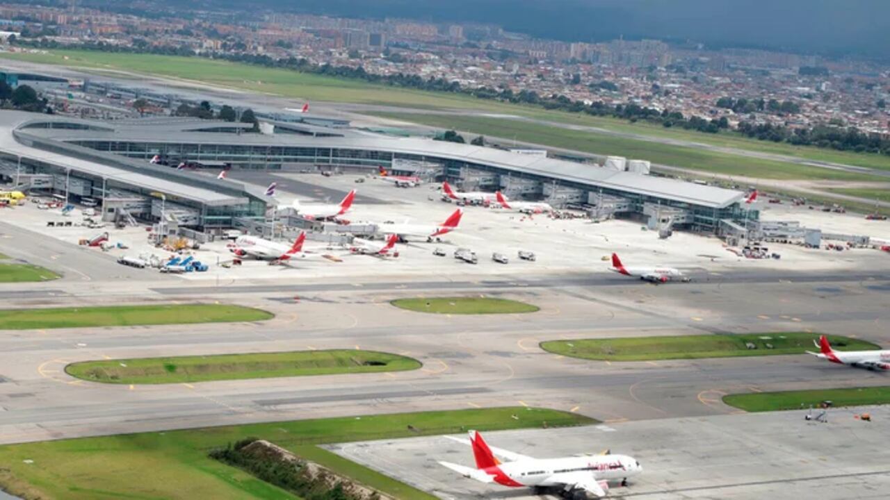 Hasta el momento, no se ha divulgado el número exacto de vuelos impactados por aerolínea o ruta, pero el sector opera una proporción extensa de A320 en el mercado colombiano a través de compañías como Avianca, LATAM Airlines Colombia y JetSMART, operadores de rutas nacionales y regionales con este modelo en el país.