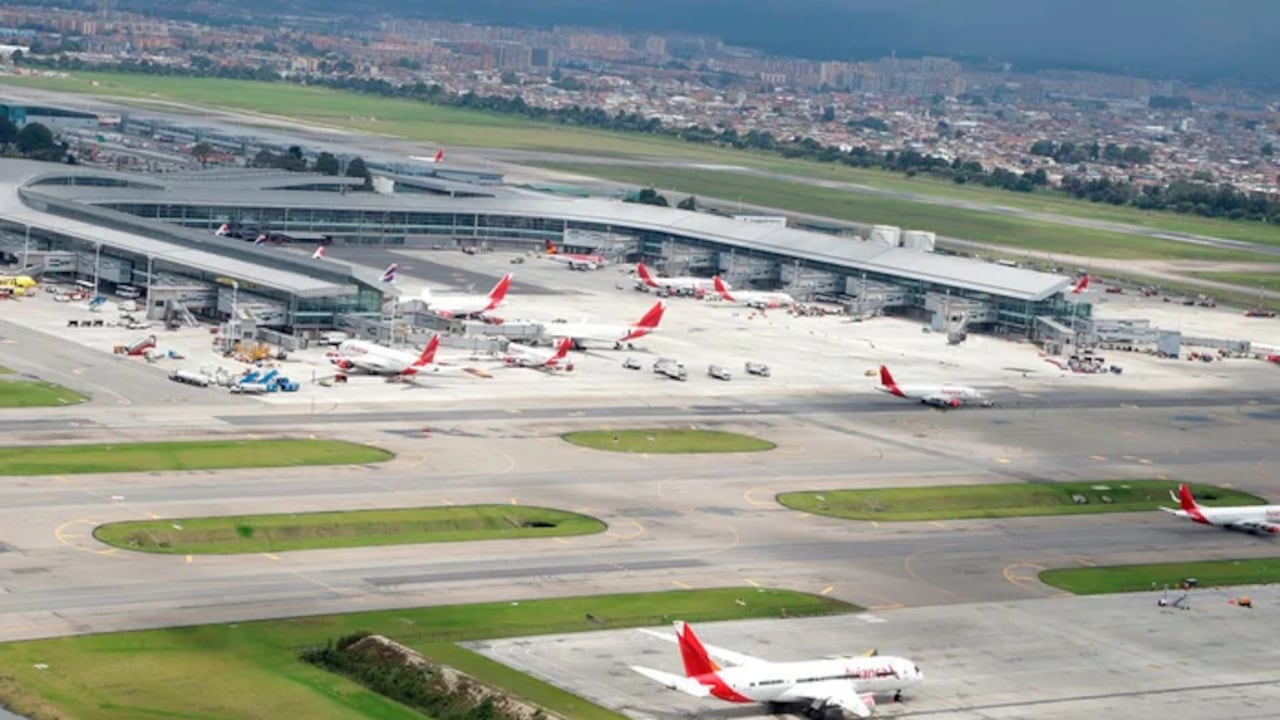 Hasta el momento, no se ha divulgado el número exacto de vuelos impactados por aerolínea o ruta, pero el sector opera una proporción extensa de A320 en el mercado colombiano a través de compañías como Avianca, LATAM Airlines Colombia y JetSMART, operadores de rutas nacionales y regionales con este modelo en el país.