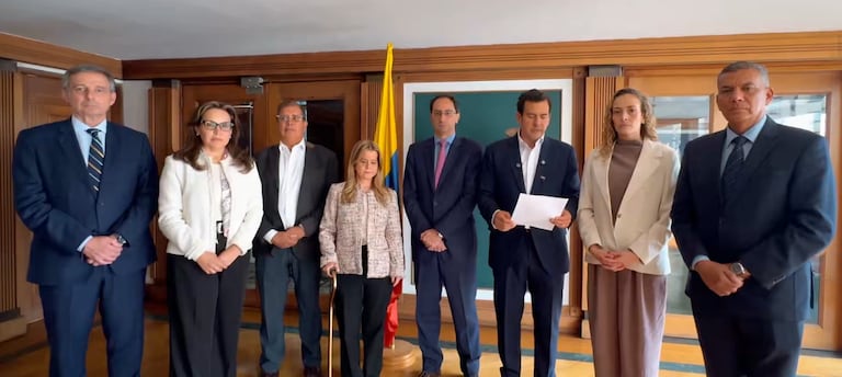El mandatario electo coordinó planes estratégicos con once de sus jefes de cartera designados y el vicepresidente José Manuel Restrepo.