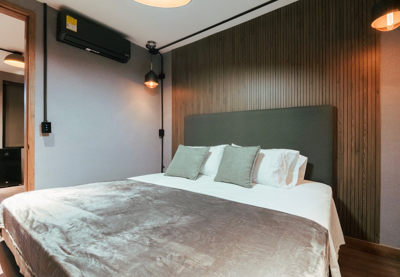 El hotel también ofrece una suite con balcón. La noche allí cuesta $ 280.000, dependiendo de la temporada.