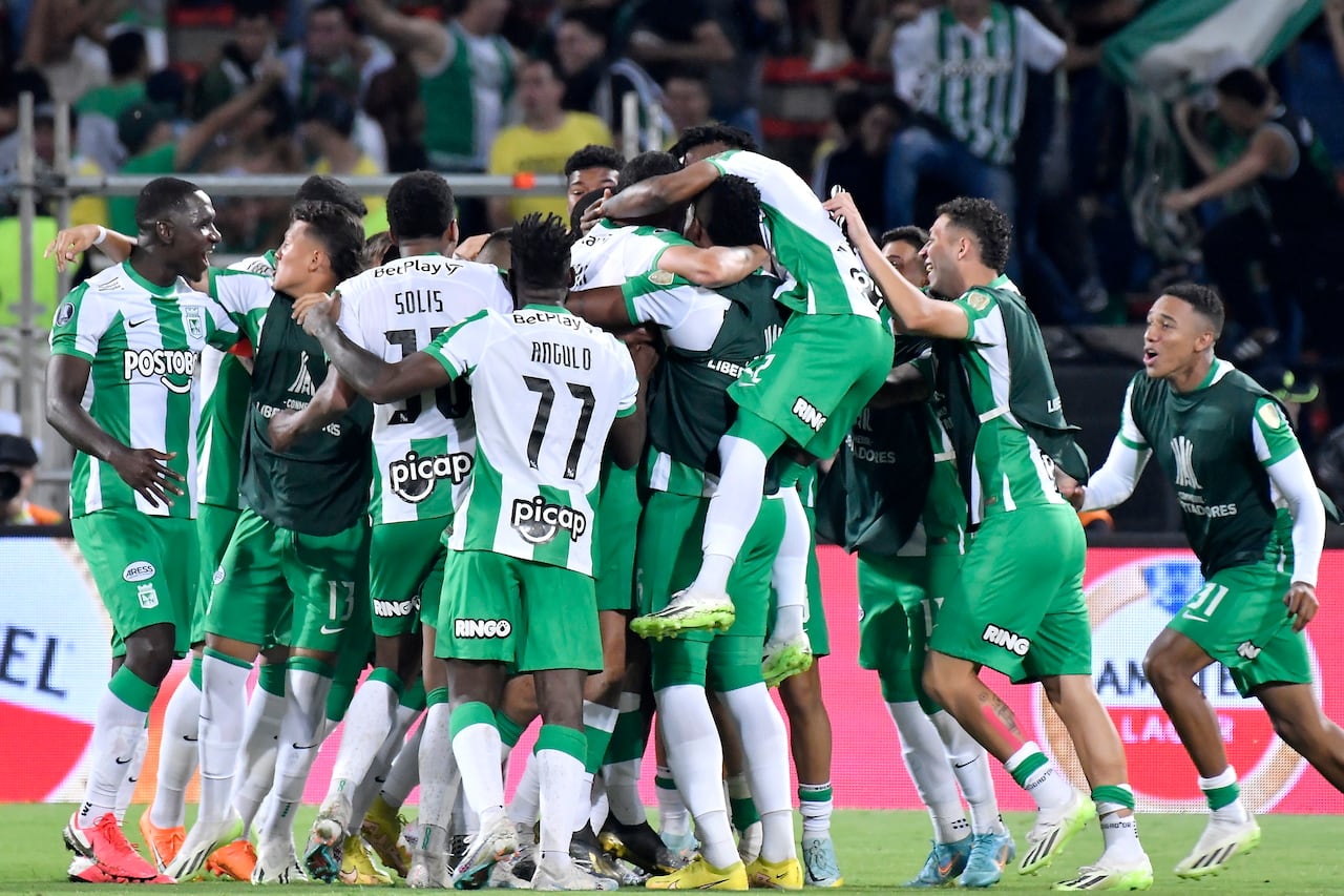 MEDELLIN, COLOMBIA - AUGUST 03: Maximiliano Cantera (C) of Atletico Nacional celebrates with teammates after scoring the team's third goal during a Copa CONMEBOL Libertadores 2023 round of sixteen first leg match between Atletico Nacional and Racing Club at Estadio Atanasio Girardot on August 03, 2023 in Medellin, Colombia. (Photo by Gabriel Aponte/Getty Images)