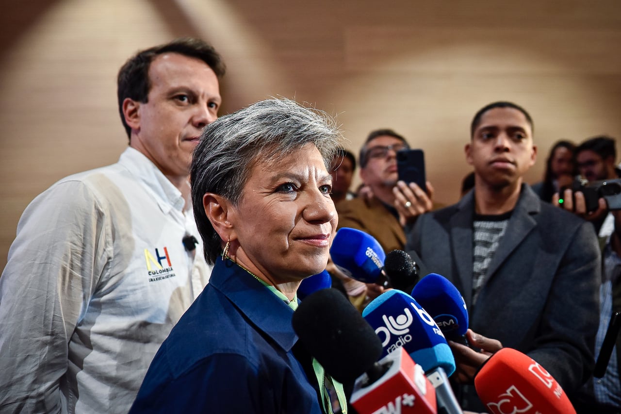 Bogotá. Febrero 04 de 2026. Claudia López inscribió oficialmente la consulta interpartidista “Consulta de las Soluciones: Salud, Seguridad y Educación”, junto a Leonardo Huerta. (Colprensa - Cristian Bayona).