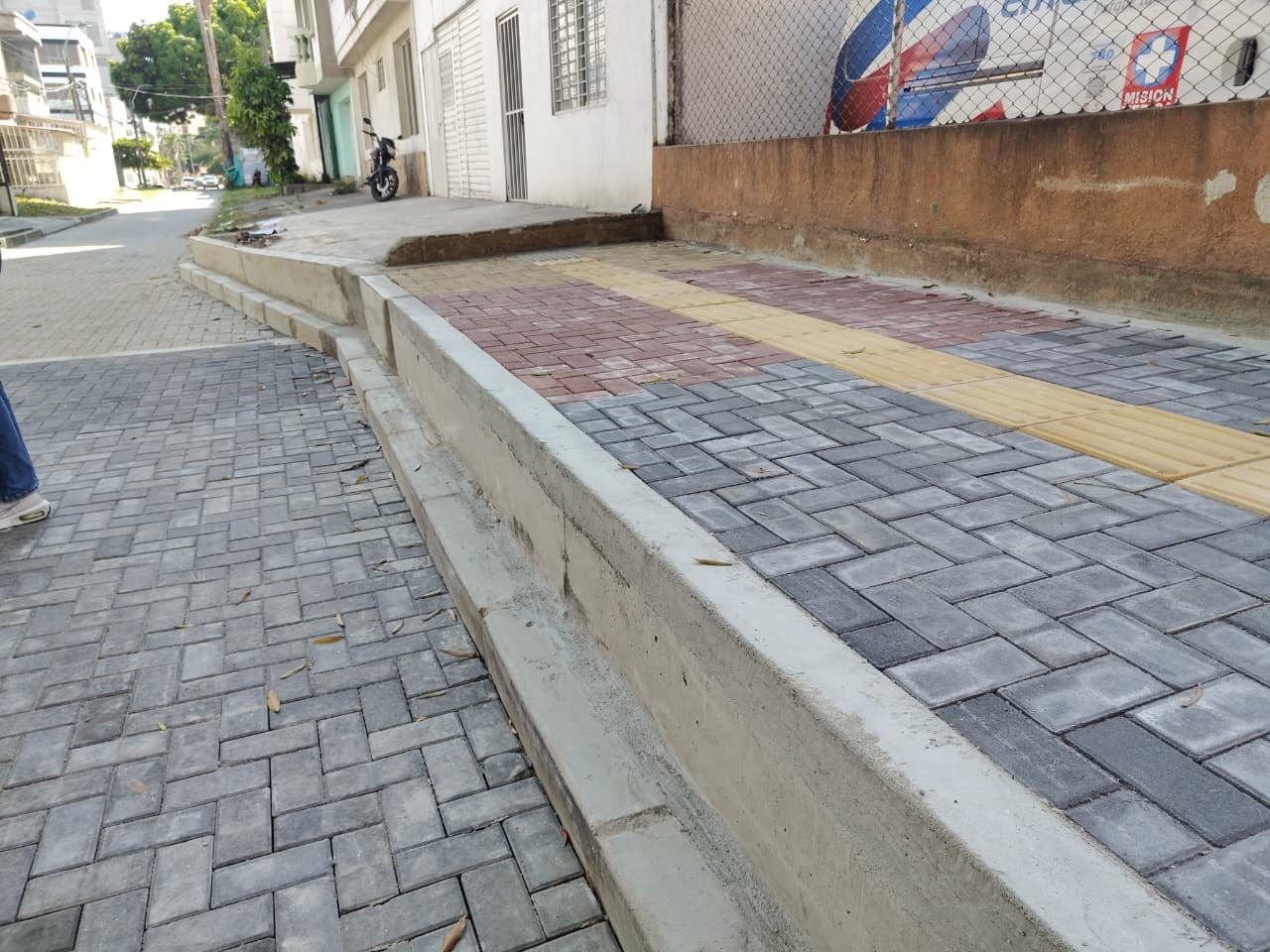 Vecinos aseguran que la intervención cambió las condiciones de movilidad del corredor y piden una nueva revisión técnica.