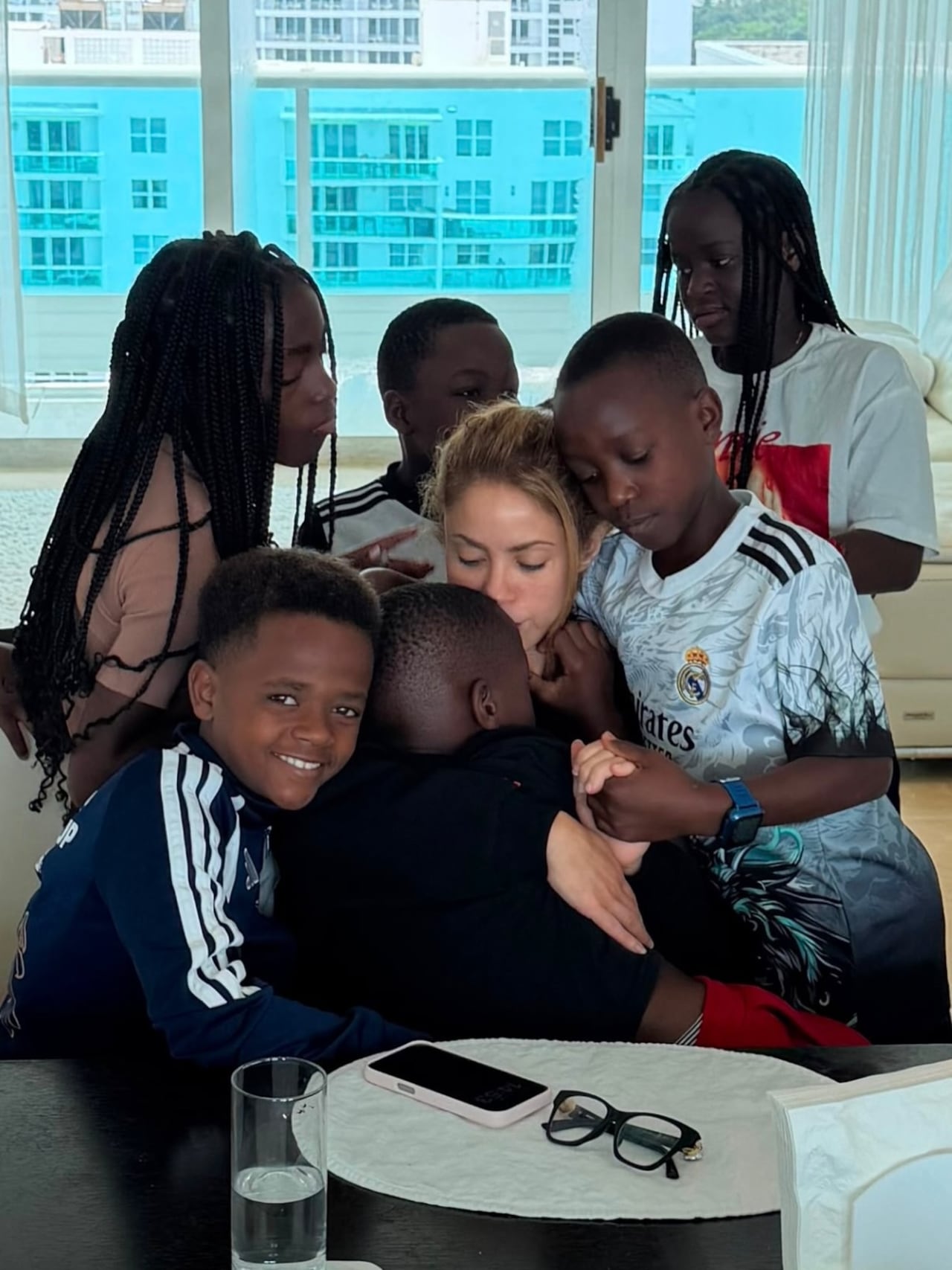 Shakira compartió varios días con los Ghetto Kids y aseguró que llegó a quererlos como a sus propios hijos.