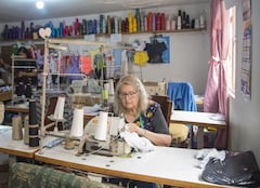 Los datos evidencian que el dinamismo productivo de la economía popular tiene un rostro marcadamente femenino. Más del 50% de los recursos colocados en este segmento han sido destinados a mujeres microempresarias y rurales.