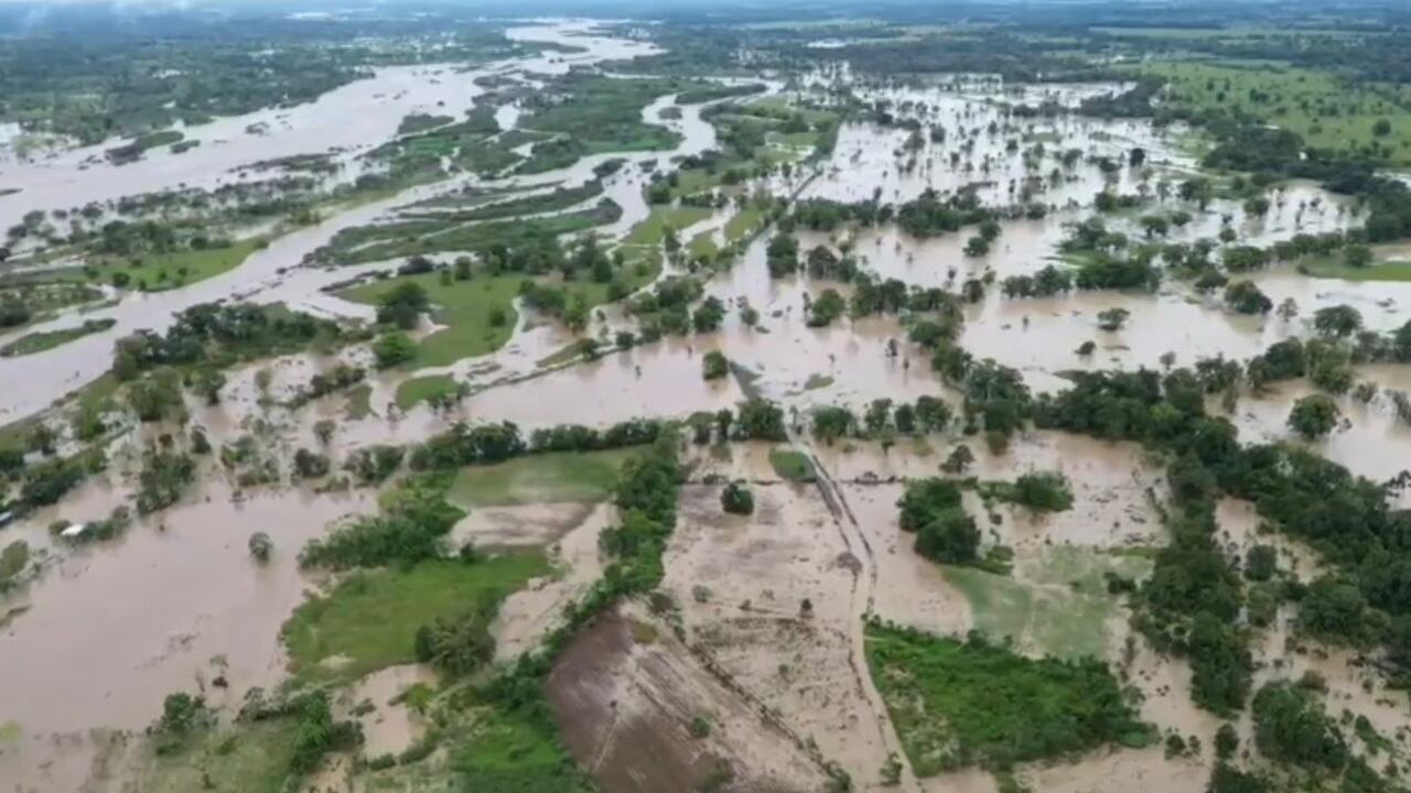Dabeiba: deslizamiento de tierra deja cuatro muertos y varios desaparecidos tras fuertes lluvias.