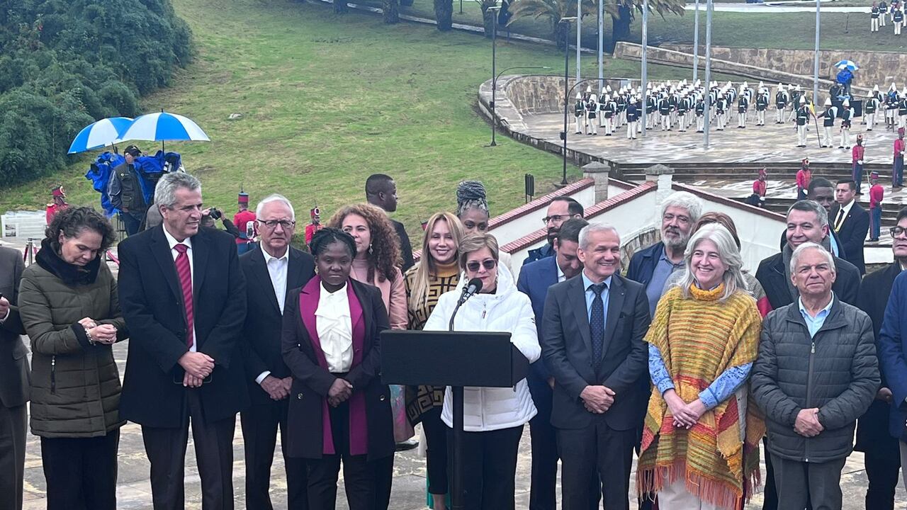 Los ministros defendieron al presidente en medio del escándalo de su hijo Nicolás Petro.