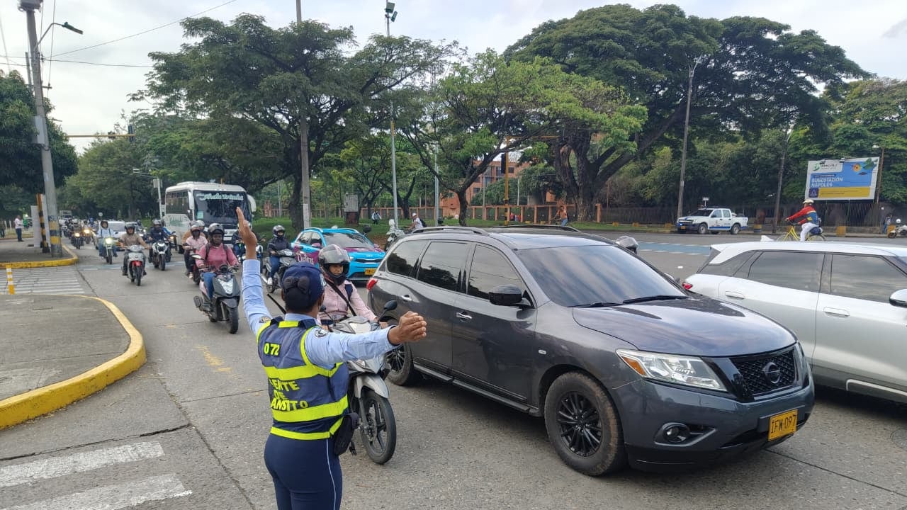 La Secretaría de Movilidad de Cali está implementando este lunes, 9 de febrero de 2026, el ‘Plan Ola Verde’ en los principales corredores viales.