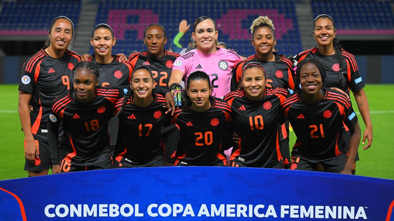 Titular de la Selección Colombia femenina, contra Brasil, por Copa América.