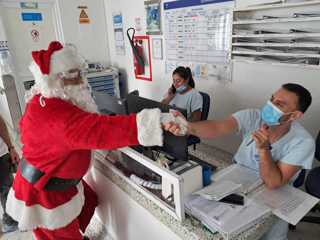 La actividad también fue la oportunidad para felicitar al personal médico que asiste a los pequeños.
