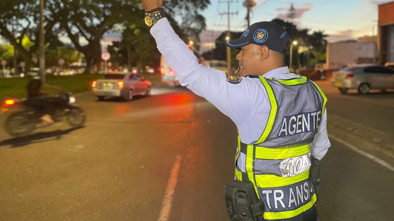 AGENTES DE TRÁNSITO - MOVILIDAD
