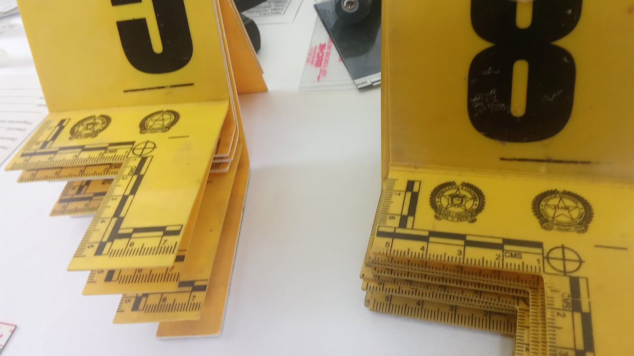 Funcionarios de la Sijín de la Policía fueron los encargados de recolectar las primeras versiones de lo sucedido, buscando establecer los móviles de este ataque armado, registrado en el área urbana de El Bordo.