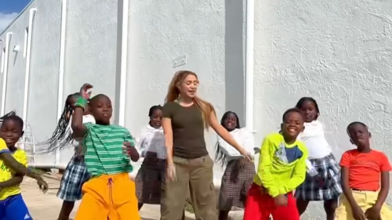 Shakira con los Ghetto Kids.