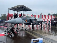 Avión de guerra Gripen en feria internacional en Rionegro, Antioquia.