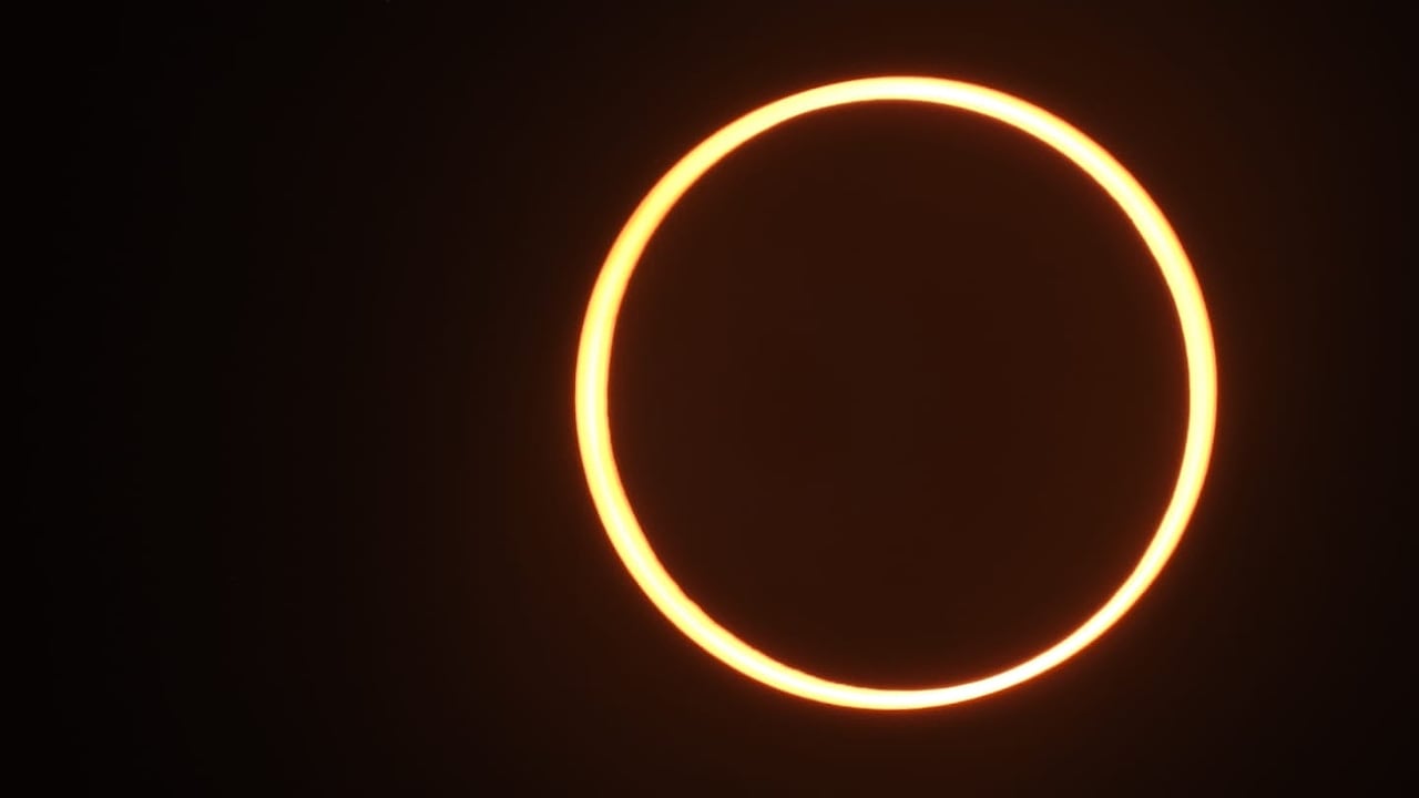 Este es el momento exacto dónde la luna eclipsa el sol, los asistentes vivieron un momento histórico al ser testigos de un de los momentos más bellos del universo en el desierto de la Tatacoa en el Huila. Fotos Jorge Orozco / El País de cali.