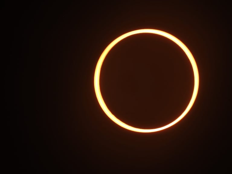 Este es el momento exacto dónde la luna eclipsa el sol, los asistentes vivieron un momento histórico al ser testigos de un de los momentos más bellos del universo en el desierto de la Tatacoa en el Huila. Fotos Jorge Orozco / El País de cali.