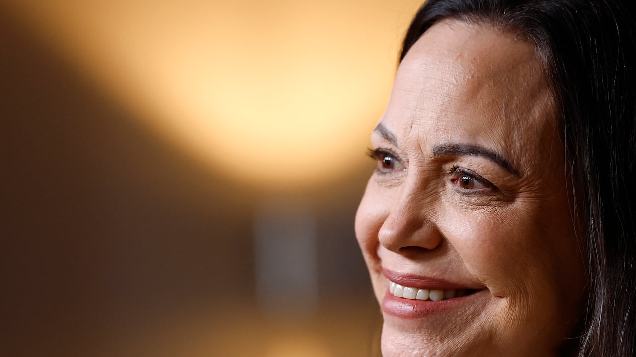 La ganadora del Premio Nobel de la Paz, María Corina Machado, pronuncia un discurso en una rueda de prensa el 11 de diciembre de 2025 en las instalaciones de representación del gobierno noruego en Oslo.