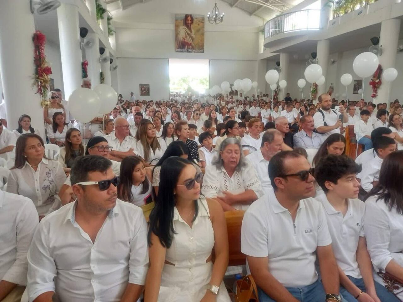 Compañeritos de su colegio entonaron “Que canten los niños” alrededor del féretro, en un gesto cargado de inocencia y emotividad que se convirtió en un clamor sincero por el fin de la violencia contra la infancia y por la protección de los niños y niñas del país.
