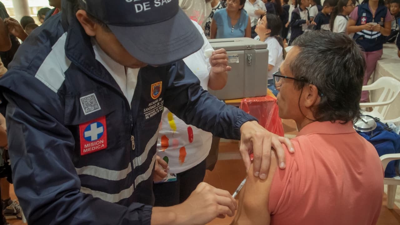 Por esta razón, el carnet de vacunación contra la fiebre amarilla cambió de color