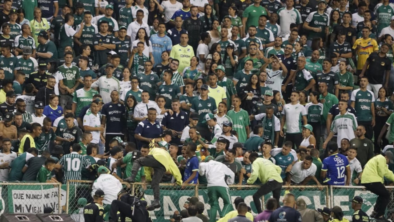 Peleas en el estadio Palmaseca.