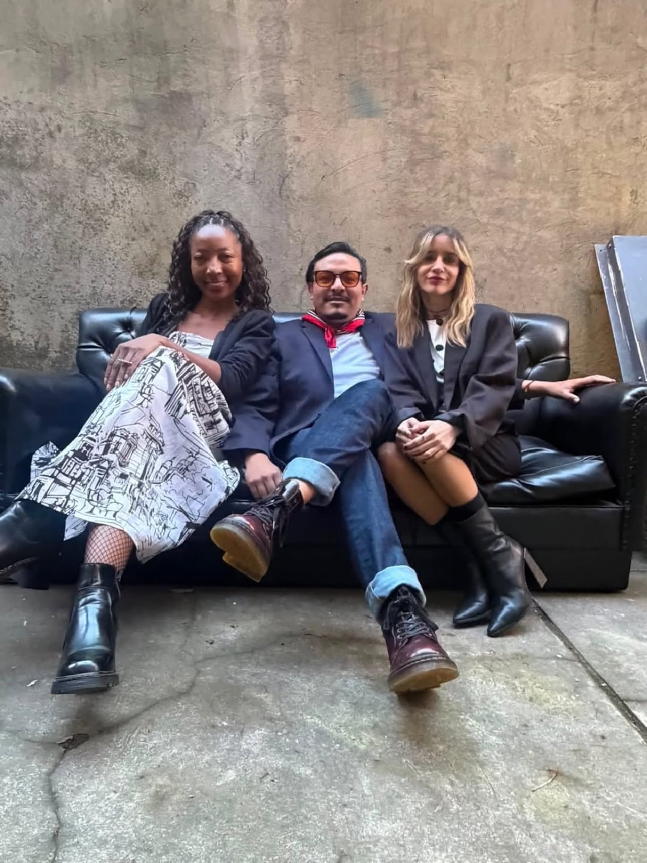 Sandra Palacios (izq.), Alejandro Mujica (centro) y Agustina Gear (der.) en la residencia artística que se desarrolló en Bogotá.