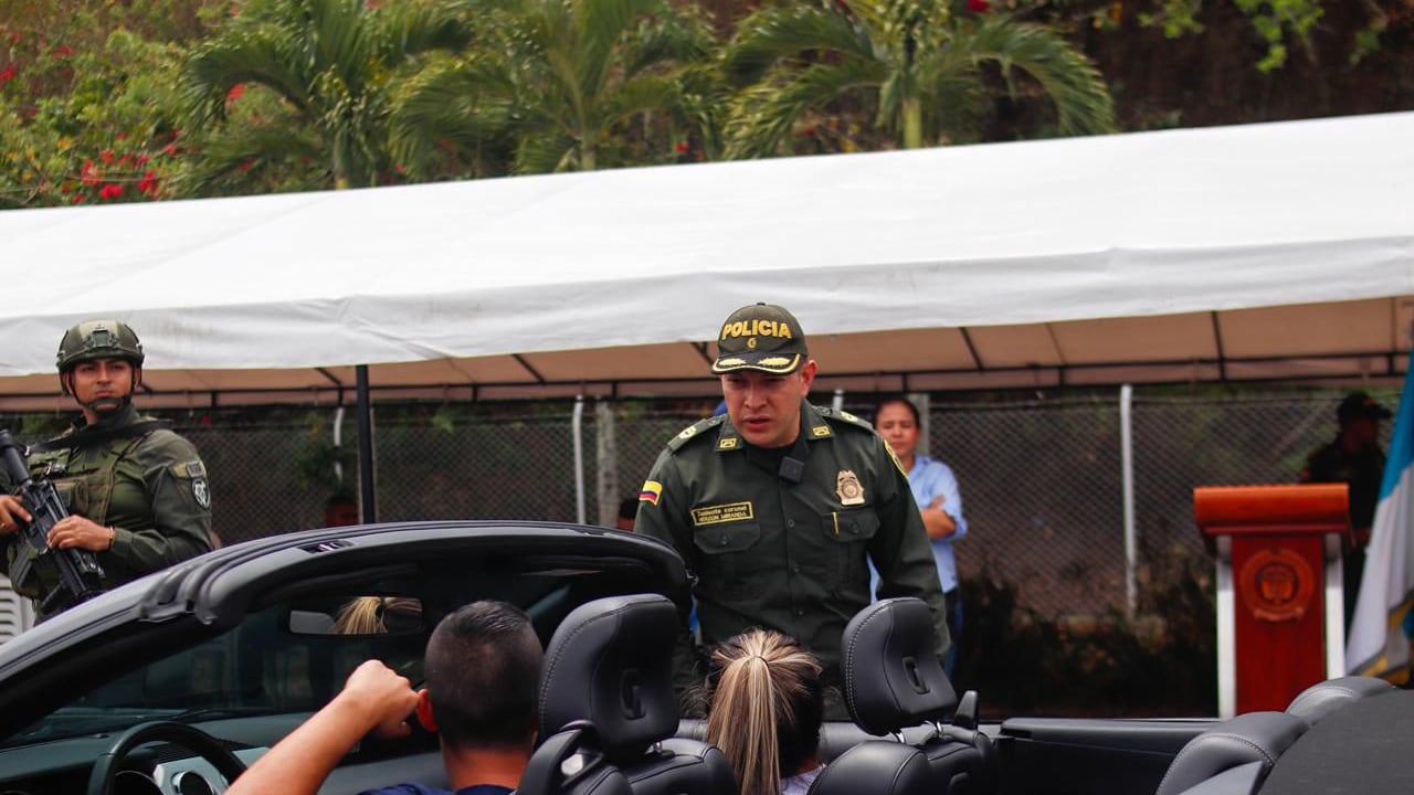 Autoridades brindan seguridad a los más de 300.000 vehículos que se espera se movilicen por las vías del Valle.
Foto: Gobernación del Valle
