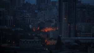 La capital de Ucrania, Kiev, al atardecer durante una alerta de ataque aéreo.