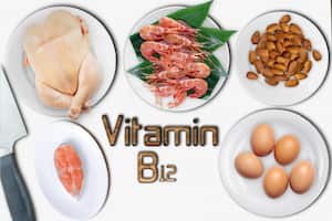 La deficiencia de vitamina B12 puede causar debilidad en el organismo.