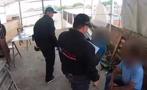 La Fiscalía realizó un allanamiento en la que se capturó a dos personas y se incautaron algunas drogas.