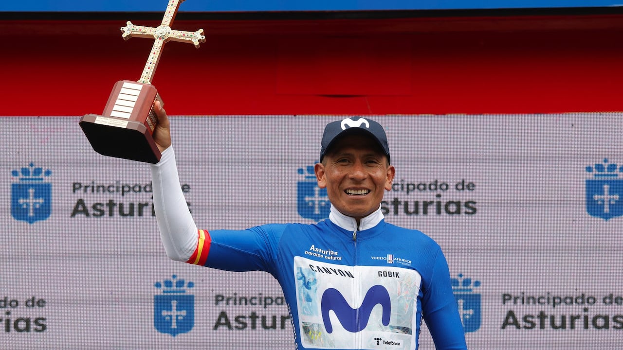 Nairo Quintana celebra tras conquistar la Vuelta a Asturias 2026.