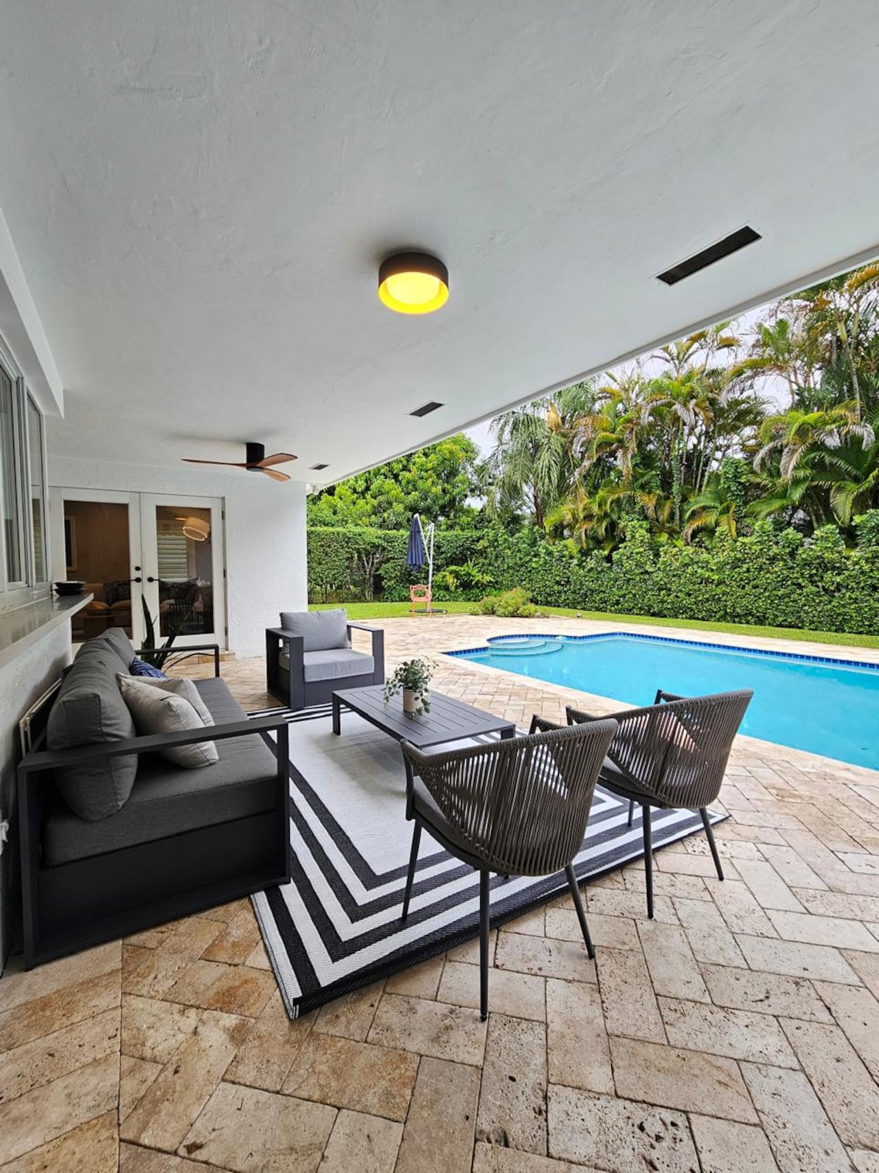 La conexión con la naturaleza es muy importante. Cree espacios donde la comodidad sea esencial.