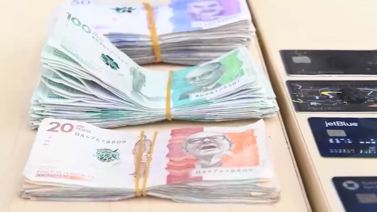 Dinero que era retirado, al parecer, luego de cometer los paseos millonarios.