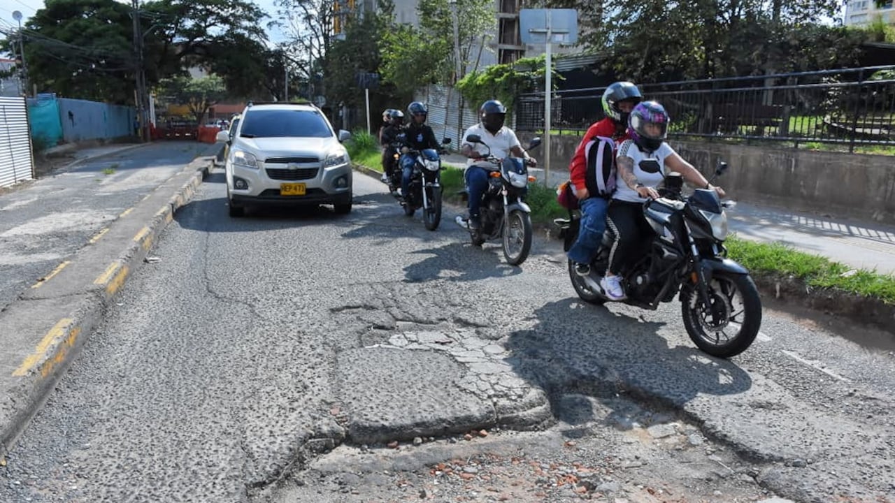 El País Denuncia Vías en mal estado, Barrio San Fernando Calle 4 entre Cras 37A y 36.