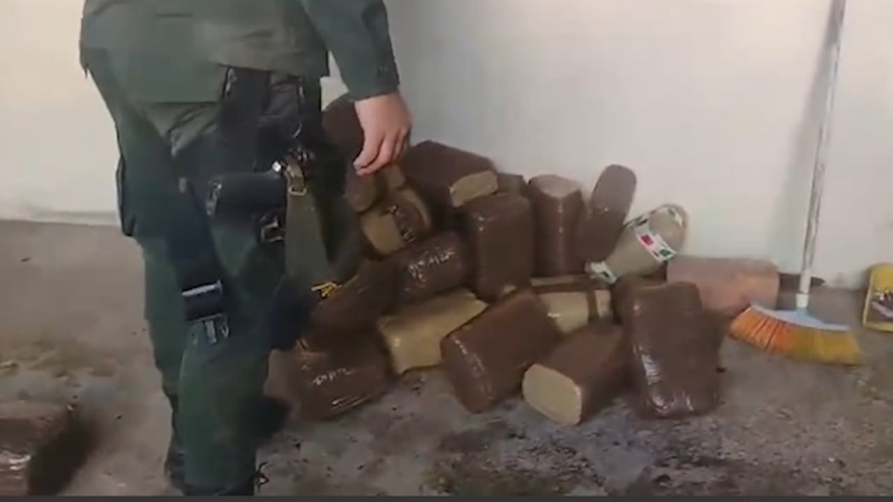 La marihuana estaba escondida en una vivienda campesina de la vereda Saguaran, área rural de la ciudad de Ipiales, Nariño.