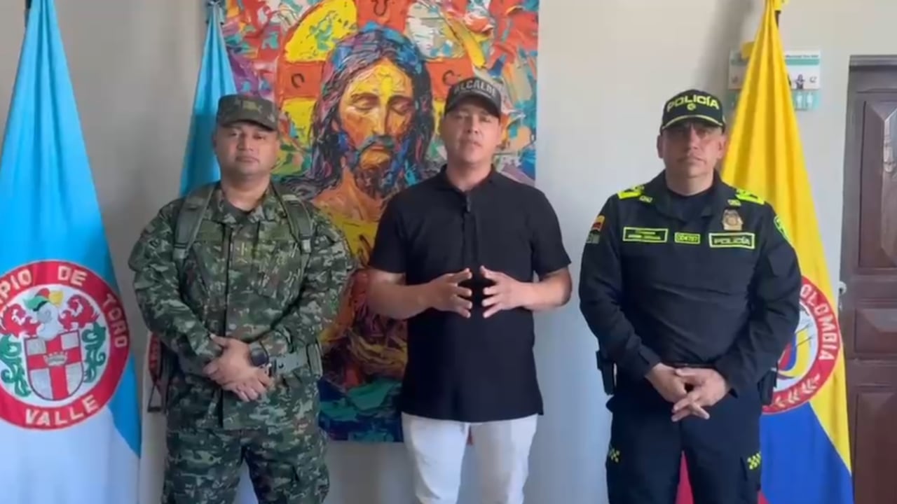 Alcalde del Municipio de Toro, Jhon Fredy Valencia, y coronel Pedro Pablo Astaiza, comandante del Departamento de Policía, hicieron el anuncio.
