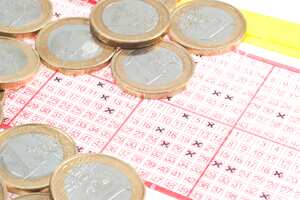 Miles de personas sueñan con ganar la lotería