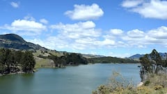 El municipio tiene el Embalse El Hato, que está ubicado entre este Carmen de Carupa y Ubaté.